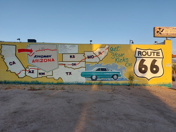 Mural on the side of a local business celebrating Route 66.